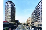 Le boulevard Shukri Al Quwatli avec la tour Sony, à gauche, et au fond, à droite, l'hôtel Four Seasons. - Crédit photo : BALLOT Jean-Christophe 
