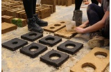 Pour la Biennale, amàco réalisera une fabrique de briques de terre crue pour sensibiliser aux potentiels de ce matériau local, écologique et peu coûteux. - Crédit photo : © amàco -