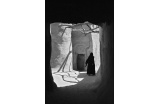 Patrimoine en terre crue en Égypte. Intérieurs de maisons abandonnées et « intérieur de rue » dans les villages de Balat et Al Qasr dans l’oasis de Dakhla. 2000-2010, Nikon M3 (numérique) ou D700 (argentique). - Crédit photo : SCHUITEN Marie