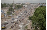 Le boulevard Lumumba avant sa rénovation, avec le mont Mangengenge à l’arrière-plan, Kinshasa, mars 2013 - Crédit photo : DR  
