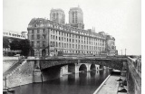 Hôtel-Dieu de Paris, du quai Saint-Michel, ca 1867 - Crédit photo : MARVILLE Charles