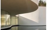 Oscar Niemeyer pavilion, Château La Coste, WE ARE CONTENT(S), 2022  - Crédit photo : ABOUDARAM Stéphane