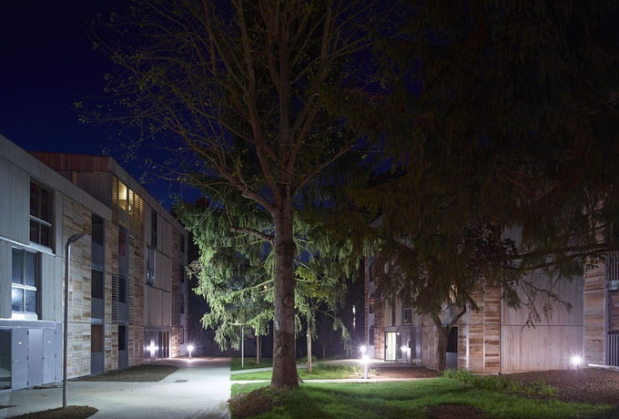 Les logements collectifs sont organisés en petits plots compacts R+3 de onze logements<br/> Crédit photo : CHALMEAU Stéphane