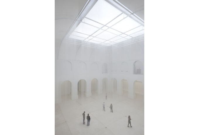 Point névralgique du musée, le patio accueille De l’air, de la lumière et du temps, une installation de Susanna Fritscher présentée pour la réouverture du musée.<br/> Crédit photo : Hufton + Crow -