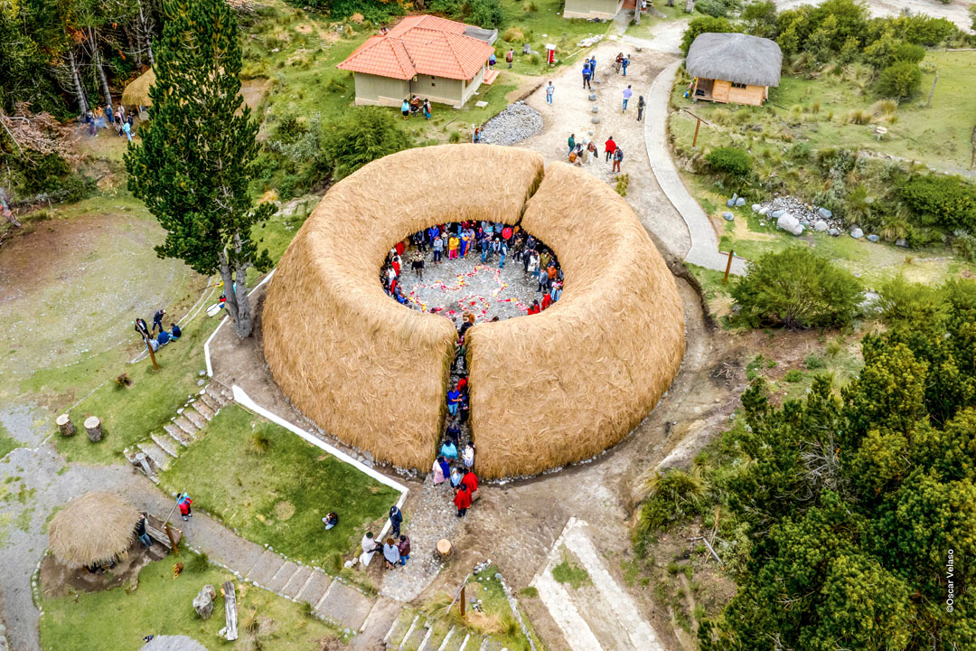 Marie Combette et Daniel Moreno Flores Centre dArtisanat Chaki Wasi de la Communauté Shalalá Zumbahua