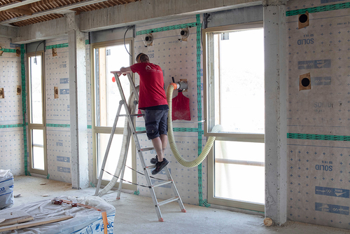 Insufflation de paille hachée Maison départementale de lhabitat Coco architecte et scapa architecte Kristof Guez
