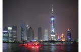 De part et d'autre de la rivière Huangpu, le nouveau quartier d'affaire de Pudong et le Bund se font face à près d'un siècle d'écart - Crédit photo : CAILLE Emmanuel