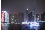 De part et d'autre de la rivière Huangpu, le nouveau quartier d'affaire de Pudong et le Bund se font face à près d'un siècle d'écart - Crédit photo : CAILLE Emmanuel