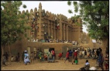 Le crépissage de la Mosquée de Djenné - Crédit photo : MASSON Philippe