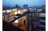 Vingt-quatre triplex à patio à Fukuoka (Japon), OMA/Rem Koolhaas, 1991. - Crédit photo : DR  