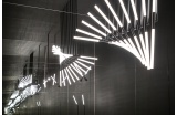 L’agence d’architecture OMA a conçu un nouveau luminaire pour Delta Light. Baptisé XY 180, il associe bâtonnets fluorescents et projecteurs LED. - Crédit photo : DR  