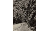 Mission photographique de la DATAR, série « Ouvrages d’art et paysages, en montagne », N 202, entre Barrême et Dignes (Alpes-de-Haute-Provence), 1986. - Crédit photo : Ristelhueber Sophie