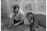 Eero Saarinen et sa pipe travaillant avec Kevin Roche,1953 - Crédit photo : KORAB Balthazar