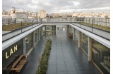 rue Popincourt à Paris, l'agence LAN occupe les deux derniers niveaux d'un anicen parking réhabilité - Crédit photo : WEINER Cyrille