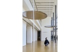 Un agencement machinique qui permet de révéler la lumière blanche et sans ombre qui nimbe les espaces conçus par Renzo Piano. - Crédit photo : Nacasa & Partners -