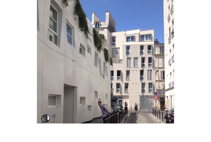 vue depuis la rue Pierre Burdin avec la crèche des architectes ECDM à gauche