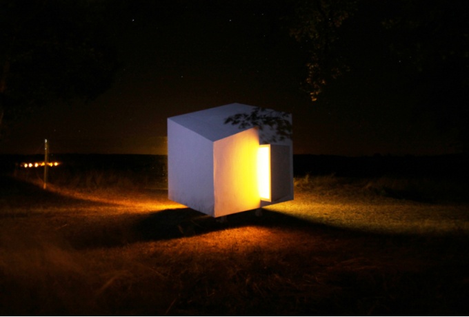 La galerie éphèmère, vue de nuit<br/> Crédit photo : GILLOT+GIVRY Architectes