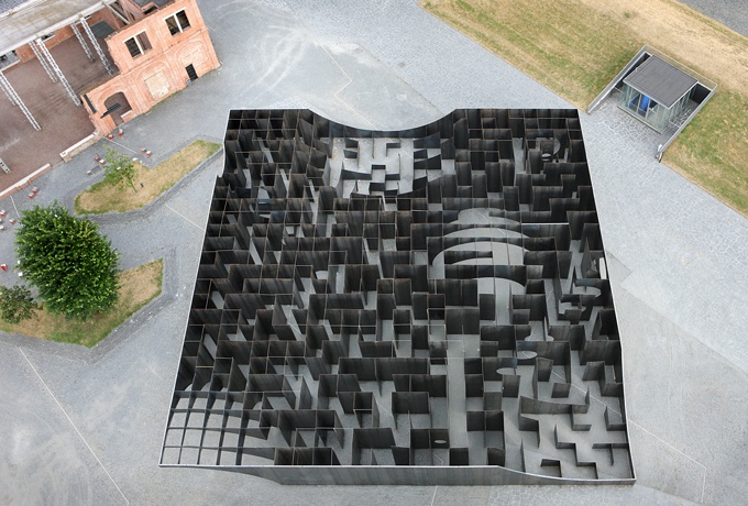 Labyrinthe : un dédale de S235 à Genk, Belgique<br/> Crédit photo : DUJARDIN Filip
