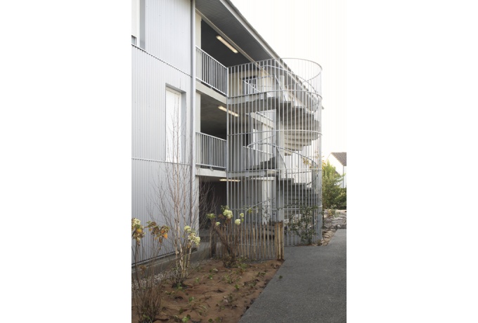 Les logements se développent sur trois niveaux identiques (T3/T2/T3).<br/> Crédit photo : Atelier Provisoire -