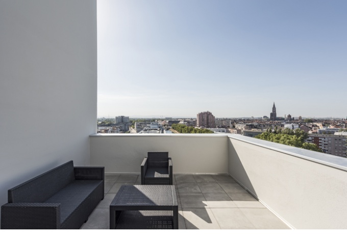 Des terrasses sont rendues accessibles dans les plus hauts niveaux de la Tour et offrent une vue panoramique sur Strasbourg.<br/> Crédit photo : Atelier 9 - TIEDJE Florian -