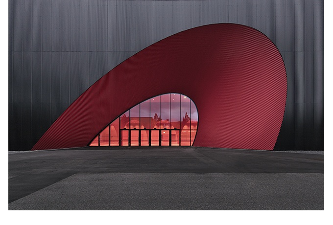 Les elipses rouges, emblématiques des bâtiments d'exposition<br/> Crédit photo : PINJO Faruk
