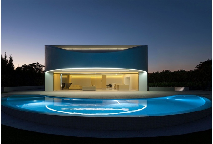 Eclairage terrasse et piscine<br/> Crédit photo : OPAZO Diego