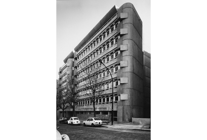 L'ancienne façade du 58, rue Mouzaïa de Claude Parent et André Remondet<br/> Crédit photo : Fonds d'archives Claude Parent, IFA