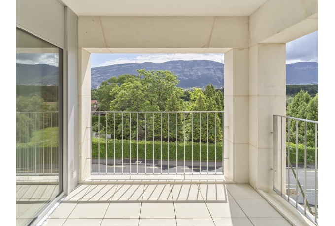 Une loggia qui ouvre sur la campagne et le mont Salève<br/> Crédit photo : FABRIZIO Leo 