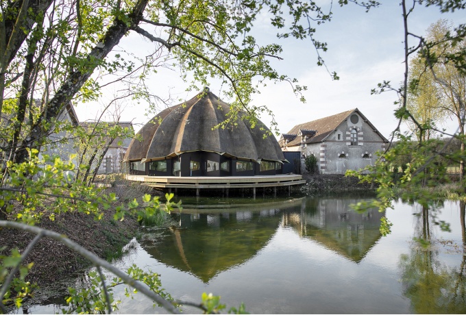 Construire et Patrick Bouchain : Le Bois des chambres : un hôtel et un restaurant, Chaumont-sur-Loire<br/> Crédit photo : SANDER Eric