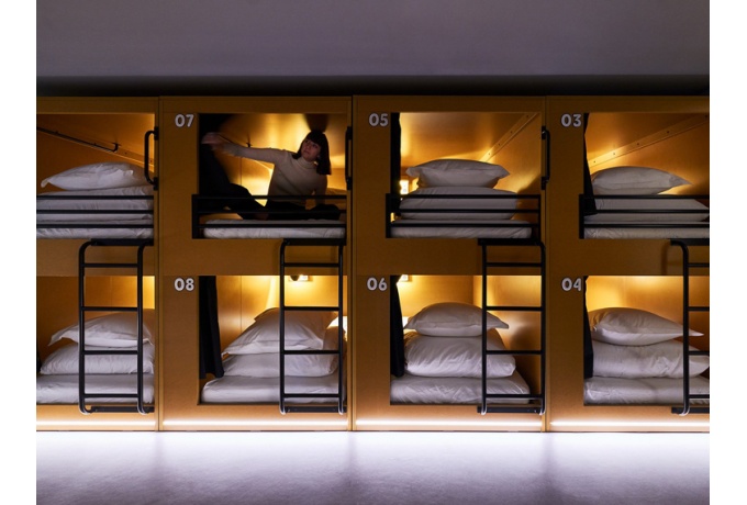 L’Hôtel Pilo propose une gamme de chambres offrant de nombreuses possibilités : de la chambre double traditionnelle au lit en dortoir inspiré des hôtels capsules japonais. Ci-dessus : la chambre double premium.<br/> Crédit photo : FOESSEL David