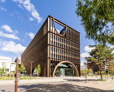 UN ECRIN EN ALUCOBOND POUR LA MAISON DE L’INNOVATION