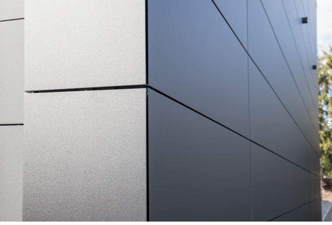 easy fiX, système de fixation invisible breveté ALUCOBOND®
