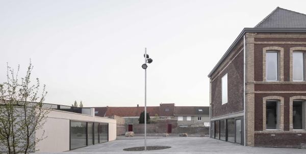 symetries-speculaires-mediatheque-et-centre-periscolaire-a-looberghe-nord
